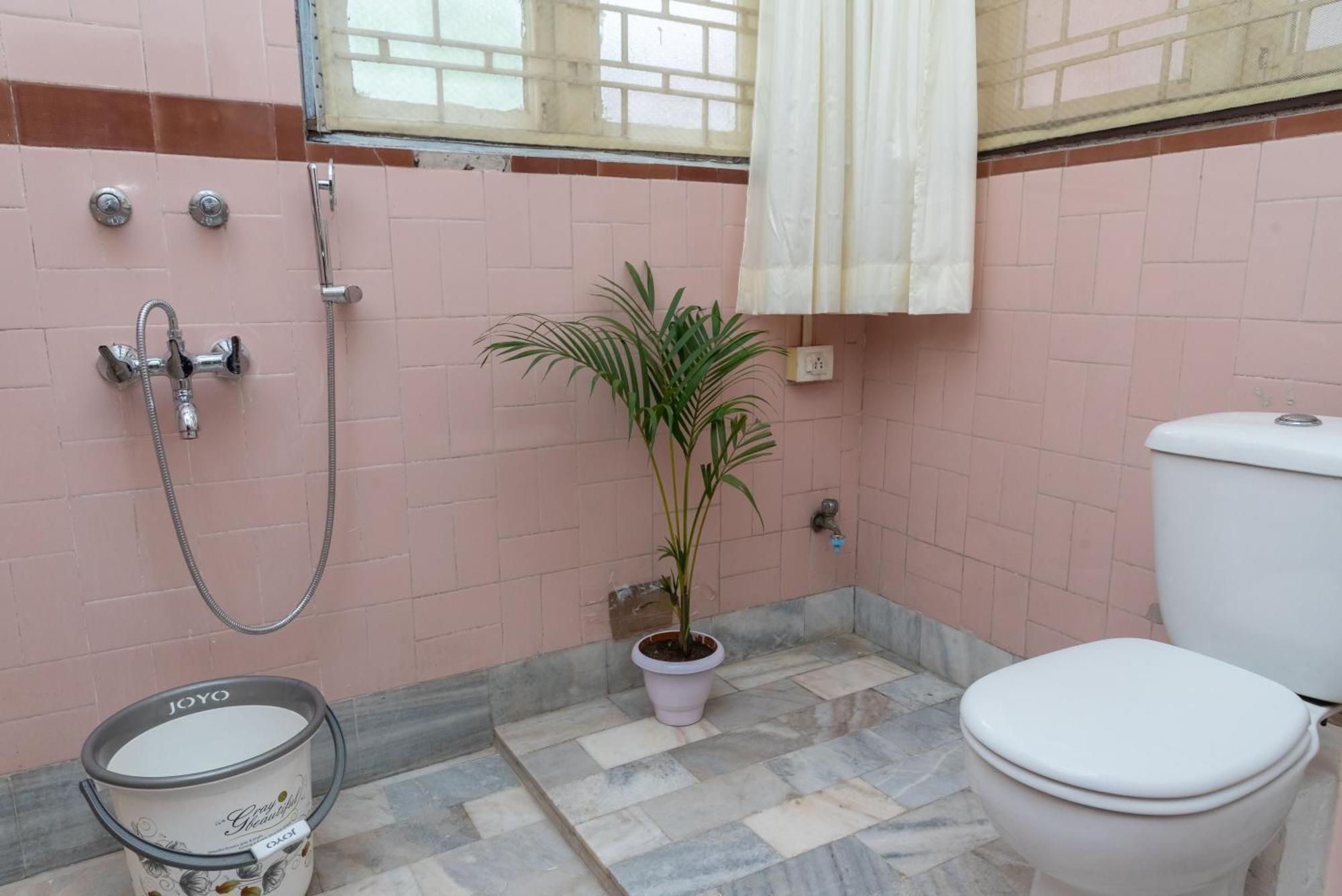 Bed and Breakfast The Urban Grandeur 1 Guwahati Exterior foto
