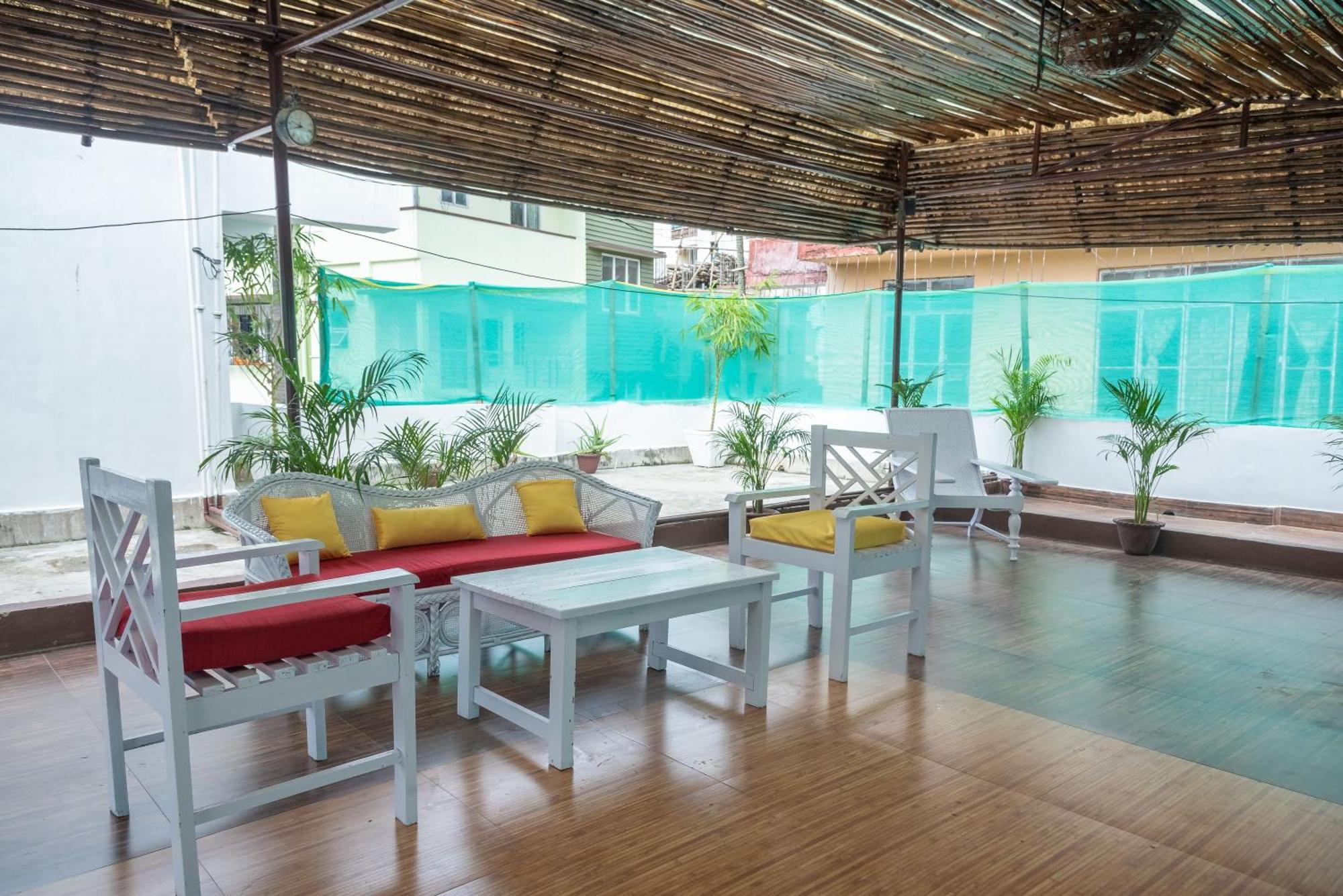 Bed and Breakfast The Urban Grandeur 1 Guwahati Exterior foto
