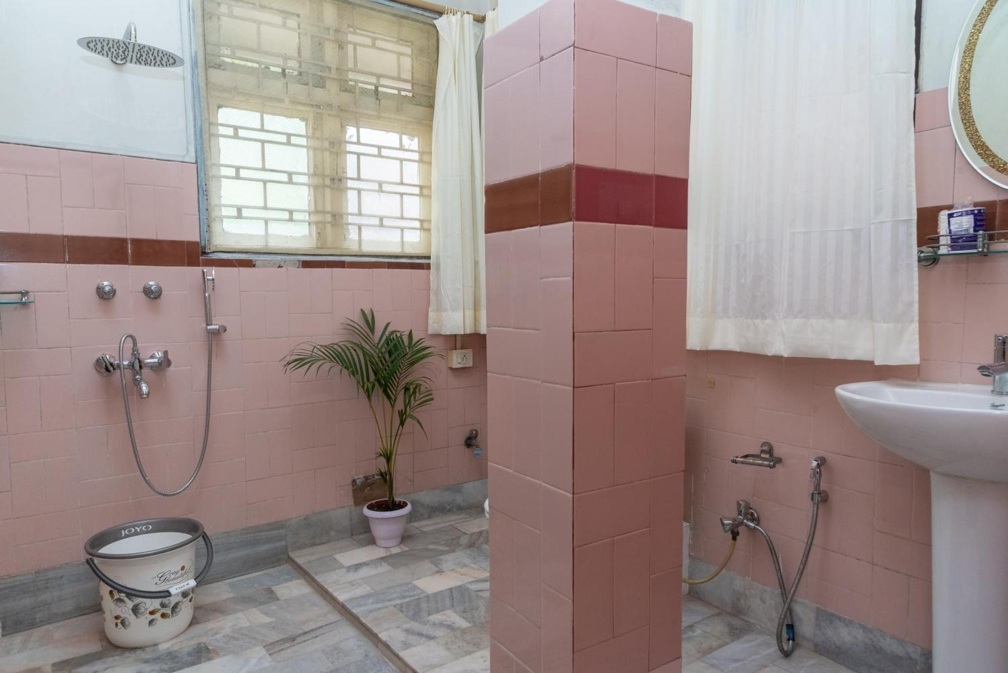 Bed and Breakfast The Urban Grandeur 1 Guwahati Exterior foto